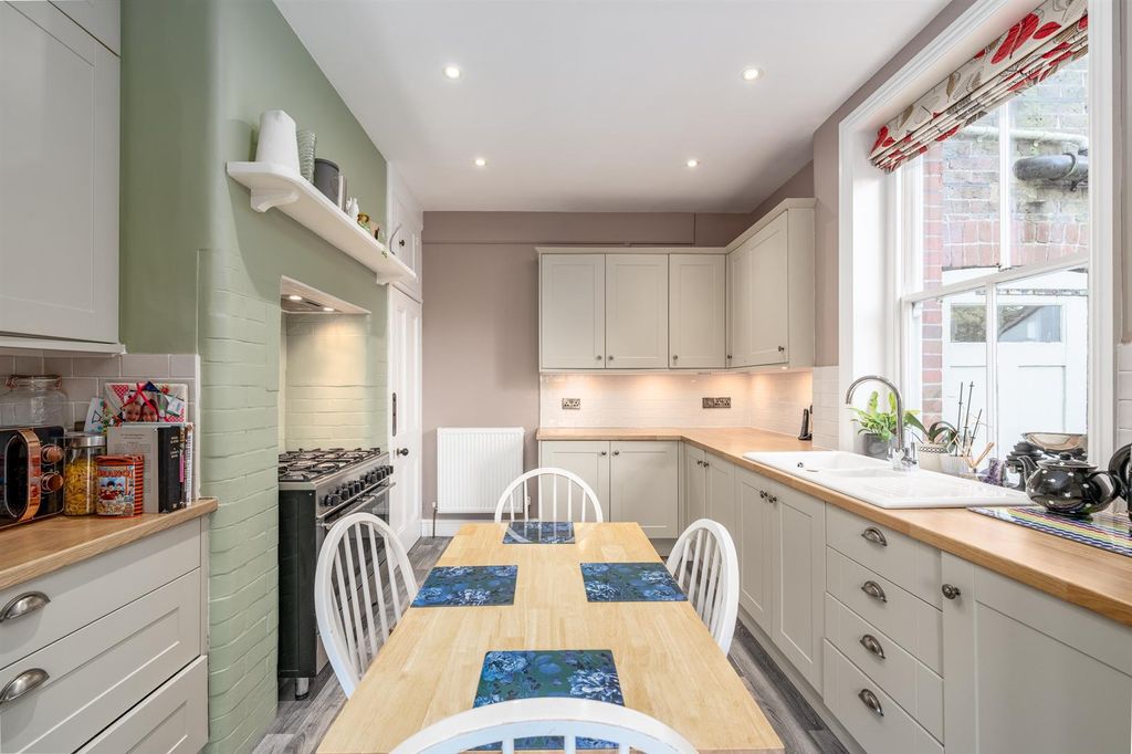 Additional image 9 of 6 bed semi-detached house for saleEast Ham Road, Littlehampton BN17