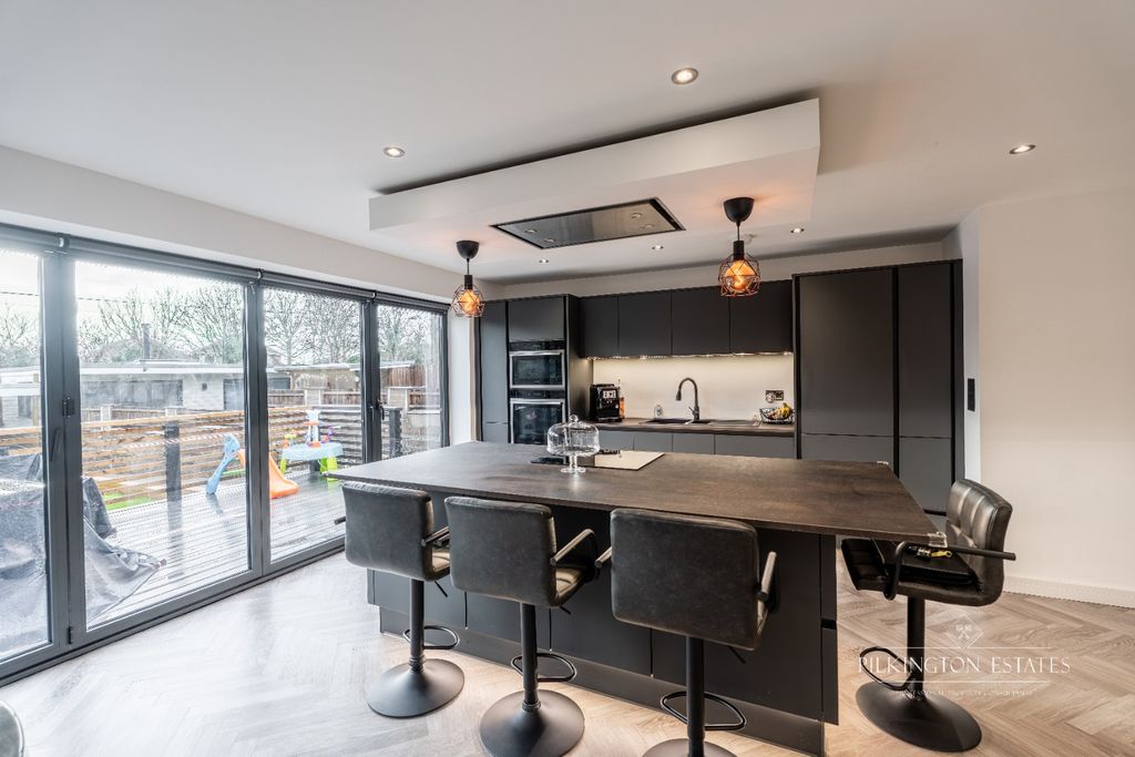 Property photo 2 of 22 4835324