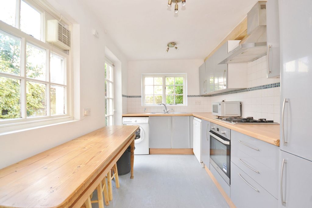 Property photo 2 of 9 Photo 01