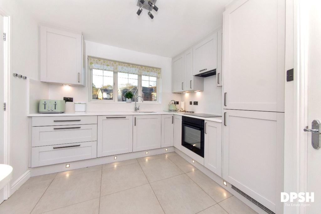 Property photo 2 of 33