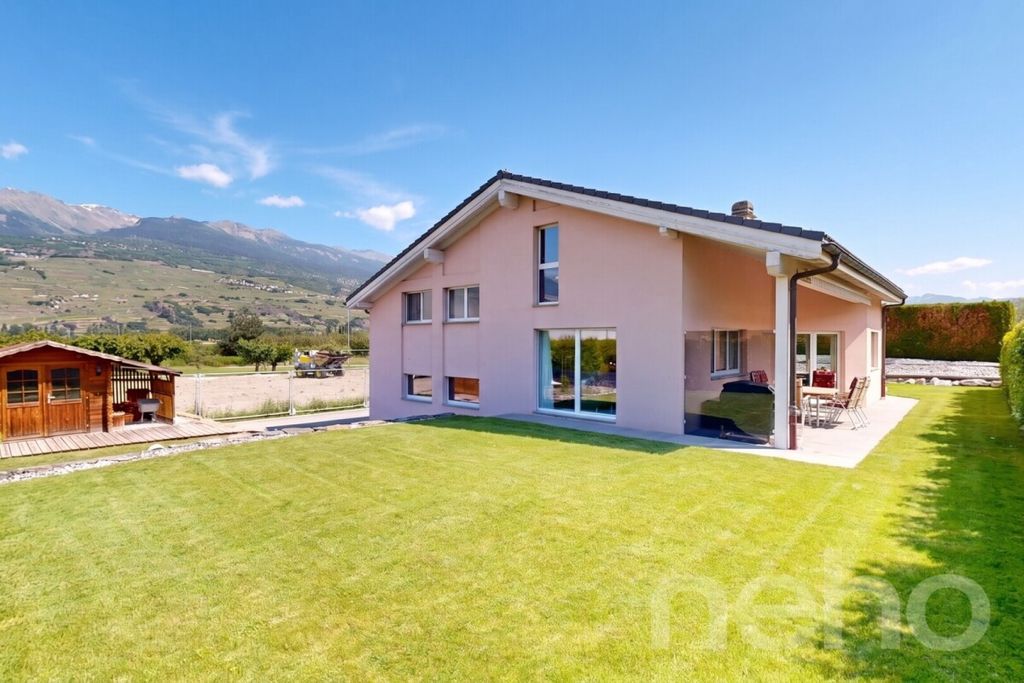 Property photo 3 of 12