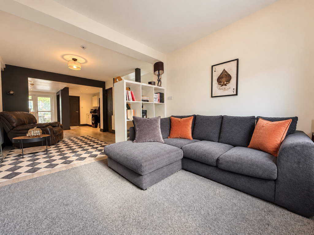 Property photo 2 of 17 774E320E-1Cfd-49B1-8279-2125Fcd44356