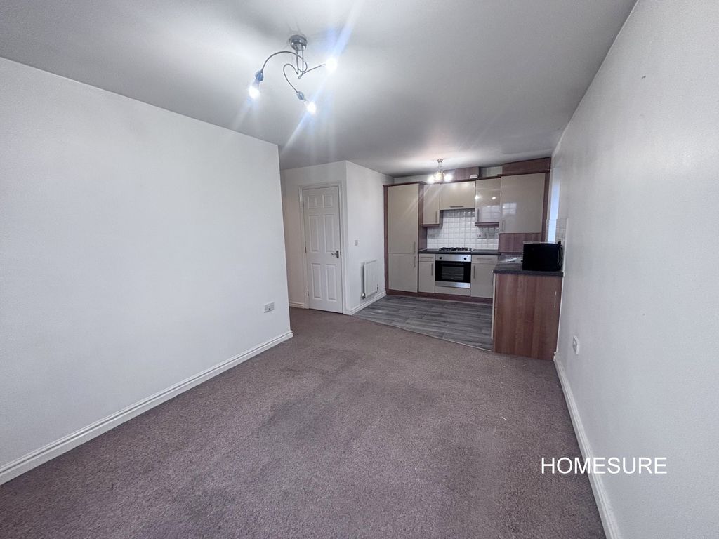 Property photo 3 of 8 52 Chandlers Way - Kitchen Lounge