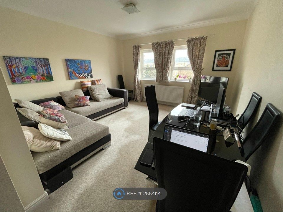 Property photo 1 of 9 Living Room (First View)