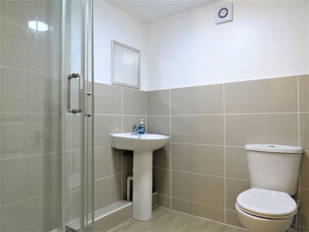 Property photo 2 of 6 Bathroom