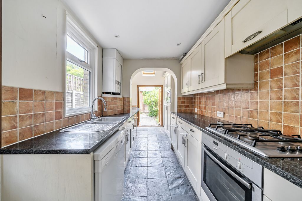 Property photo 2 of 18 1303192-8-6842d65...