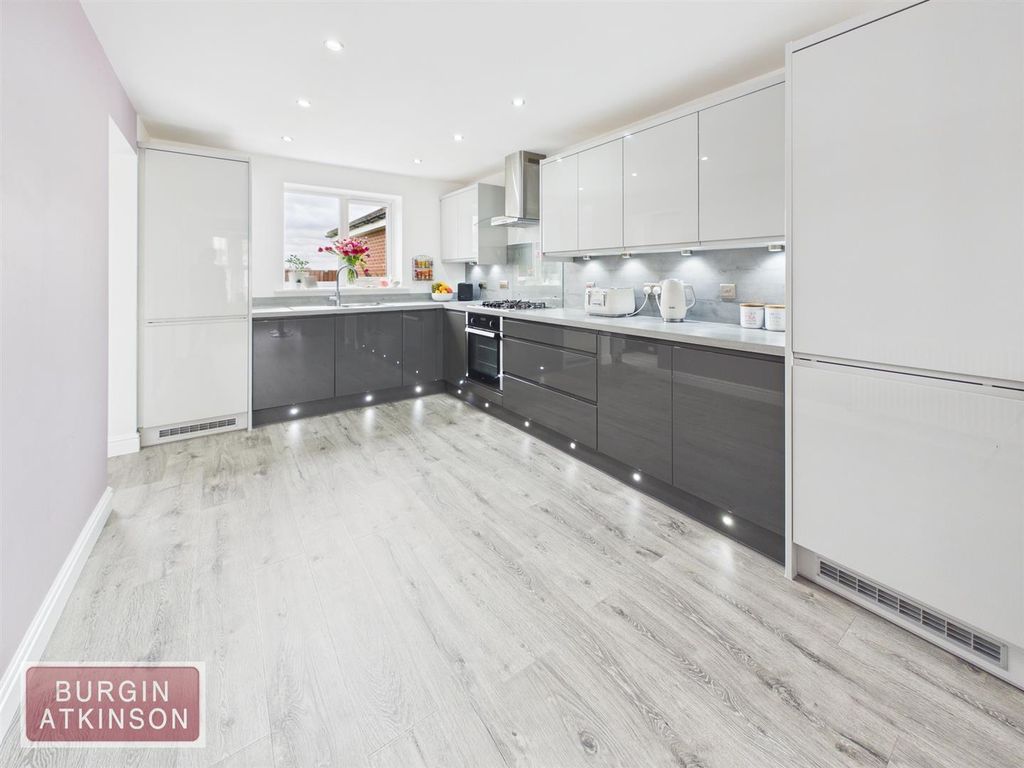 Property photo 2 of 42 Cam01619G0-Pr0196-Still032.Jpg