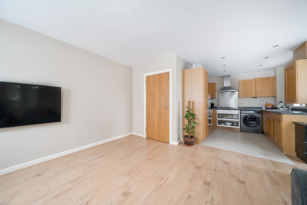 Property photo 3 of 21 1323939-10-686E44...