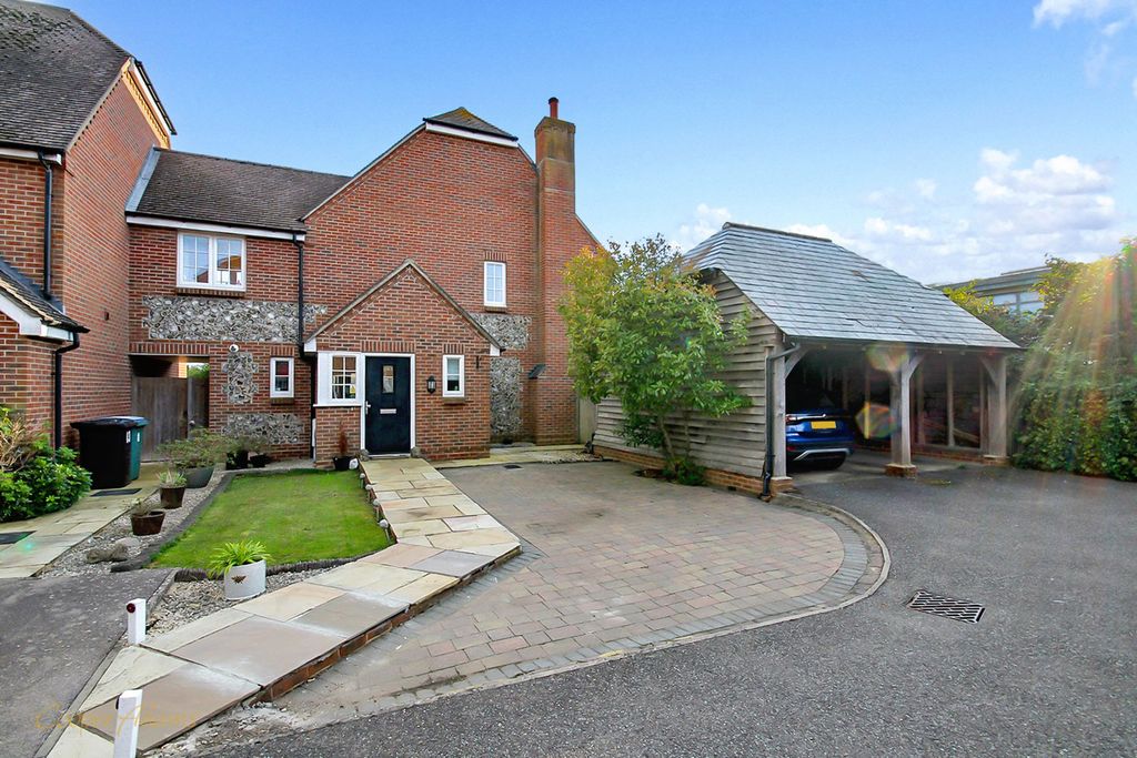 Property photo 1 of 11 Front