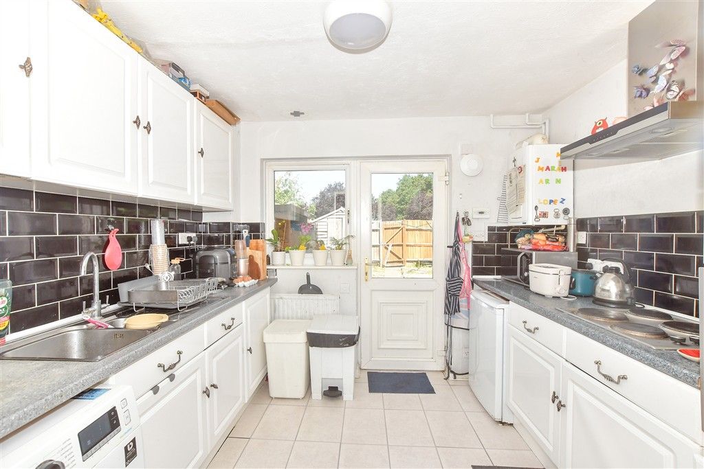 Property photo 3 of 9 Kitchen