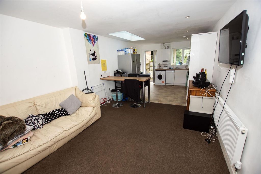 Property photo 2 of 17 Approach