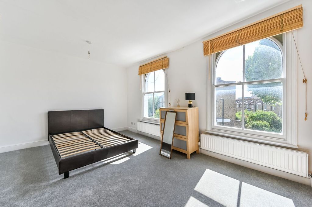 Property photo 3 of 11