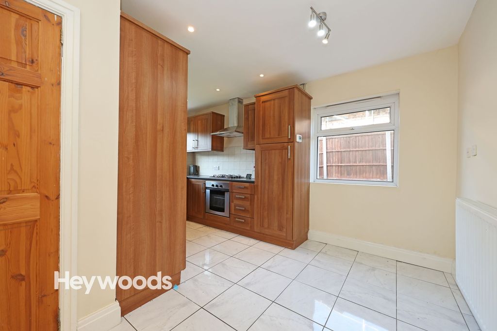 Property photo 3 of 35