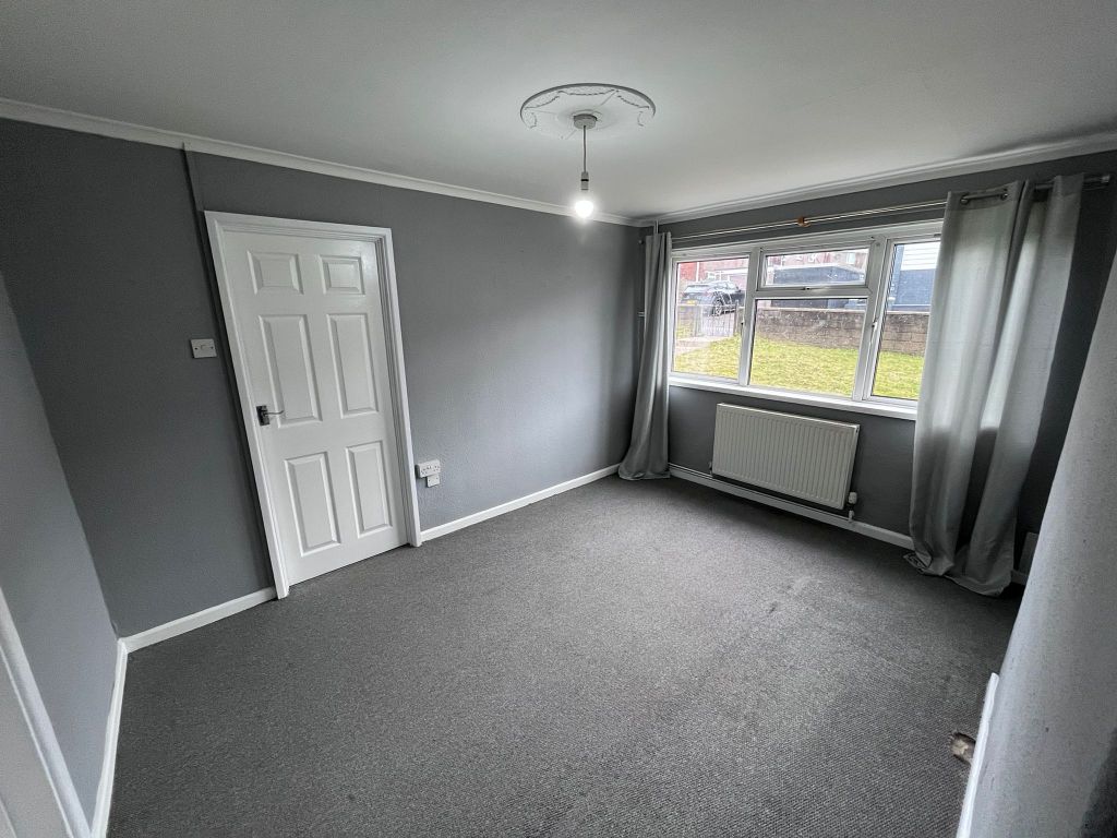 Property photo 3 of 12 Lounge