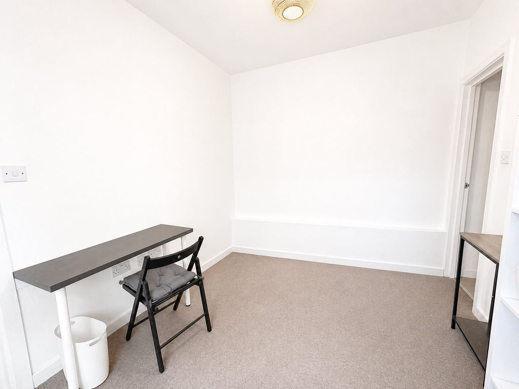 Property photo 3 of 8 Bedroom 1