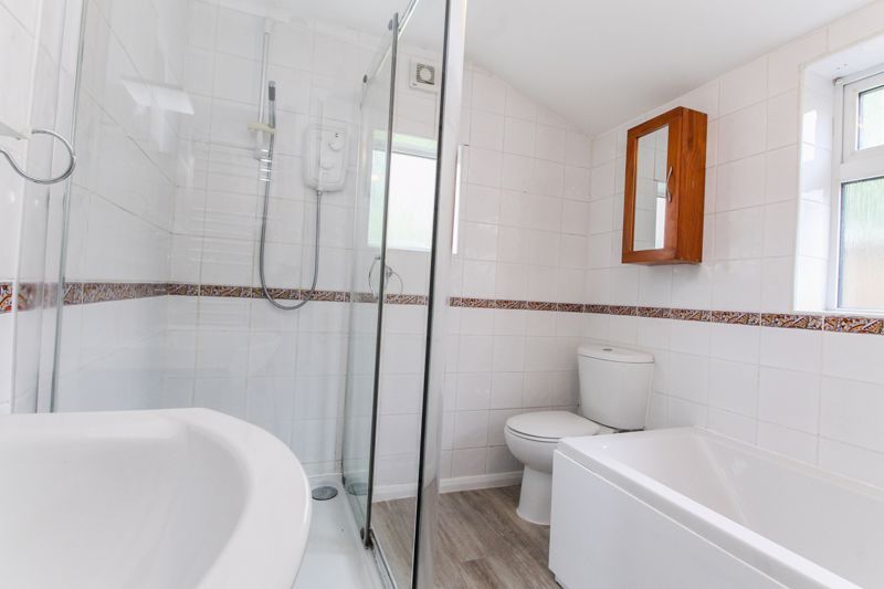 Property photo 3 of 15 Family Bathroom