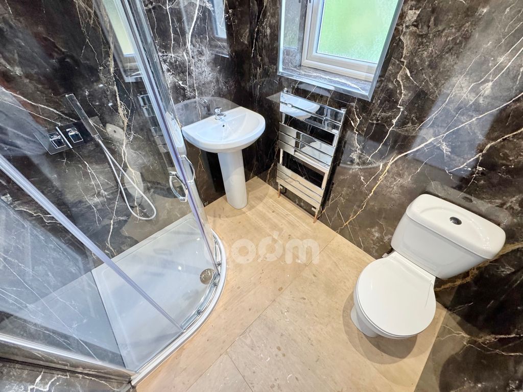 Property photo 3 of 25 Townhead Street, Cumnock Shower Room