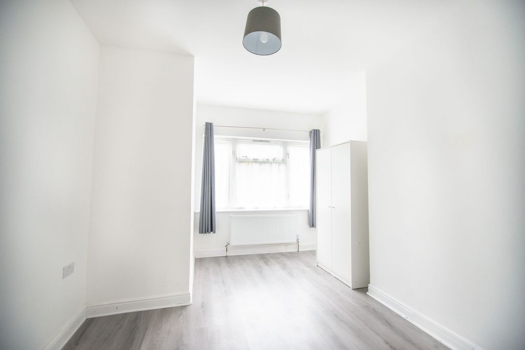 Property photo 2 of 20 Dining Room