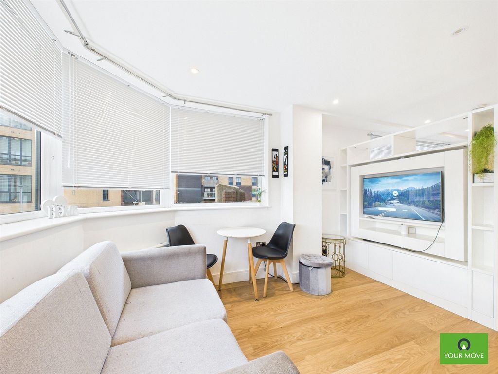 Property photo 2 of 11 Living Room