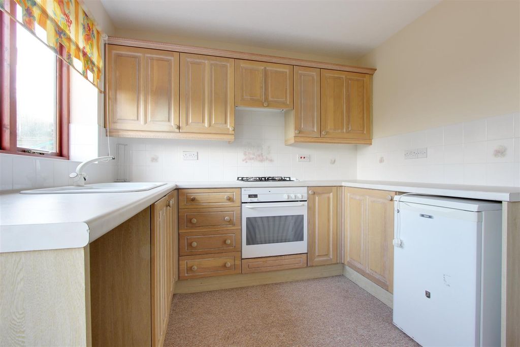 Property photo 2 of 9 Kitchen