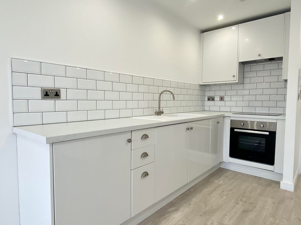 Property photo 2 of 6 Kitchen