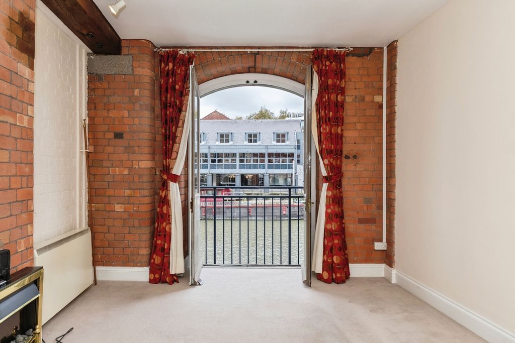 Property photo 2 of 17 Photo