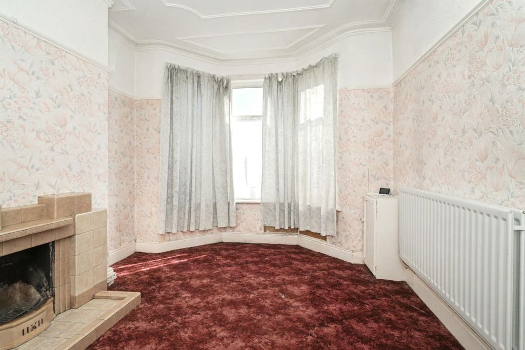 Property photo 2 of 18