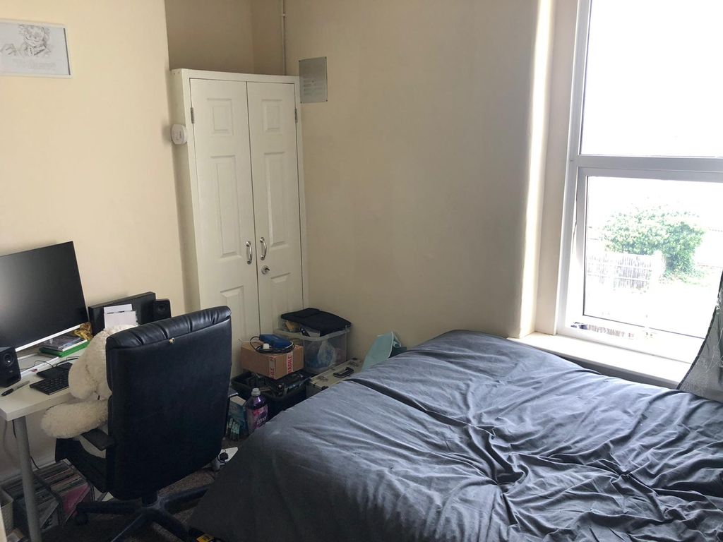 Property photo 3 of 6