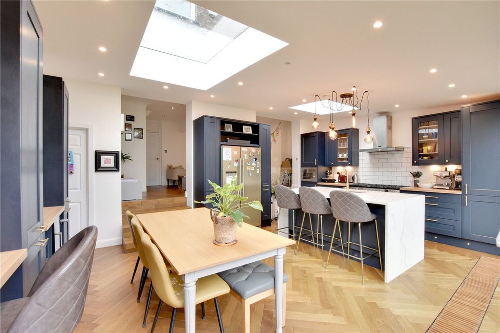 Property photo 3 of 38 Picture No. 10