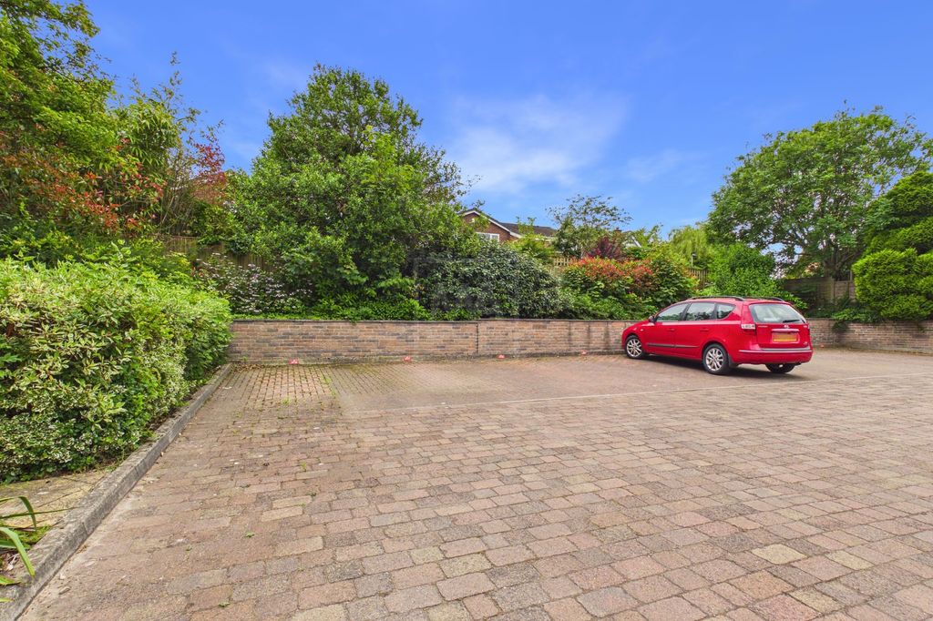 Property photo 3 of 15 Parking