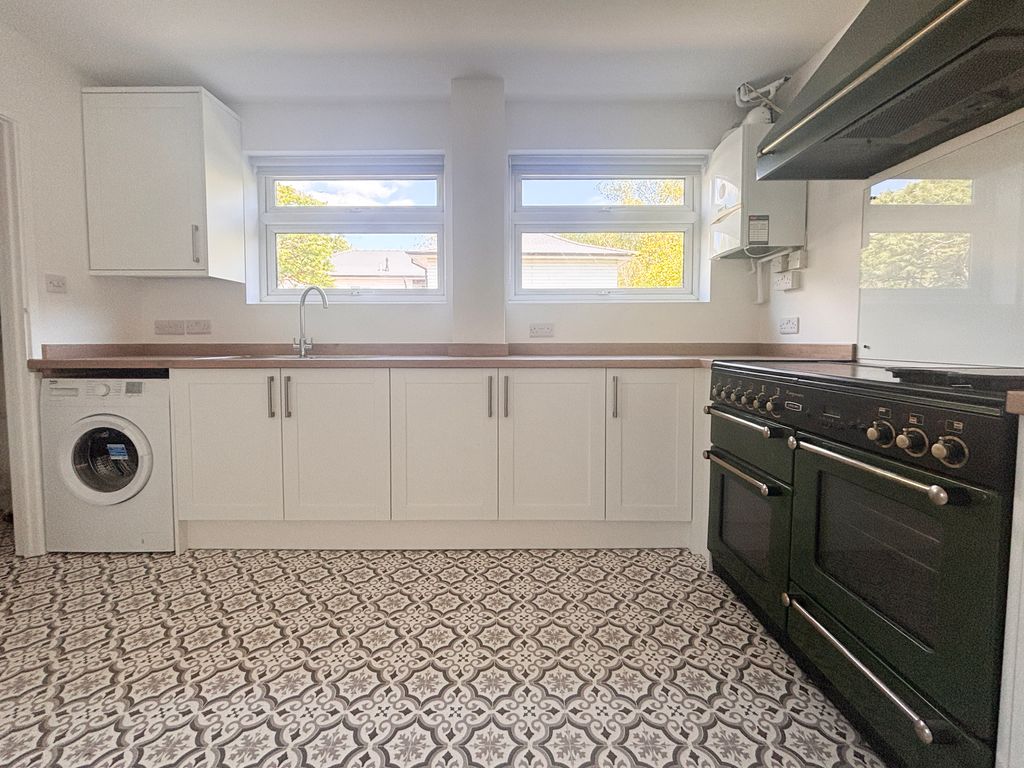 Property photo 3 of 14 Kitchen