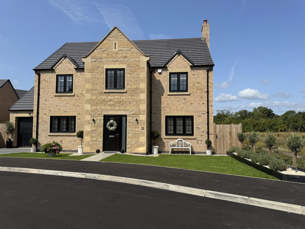 Property photo 2 of 37