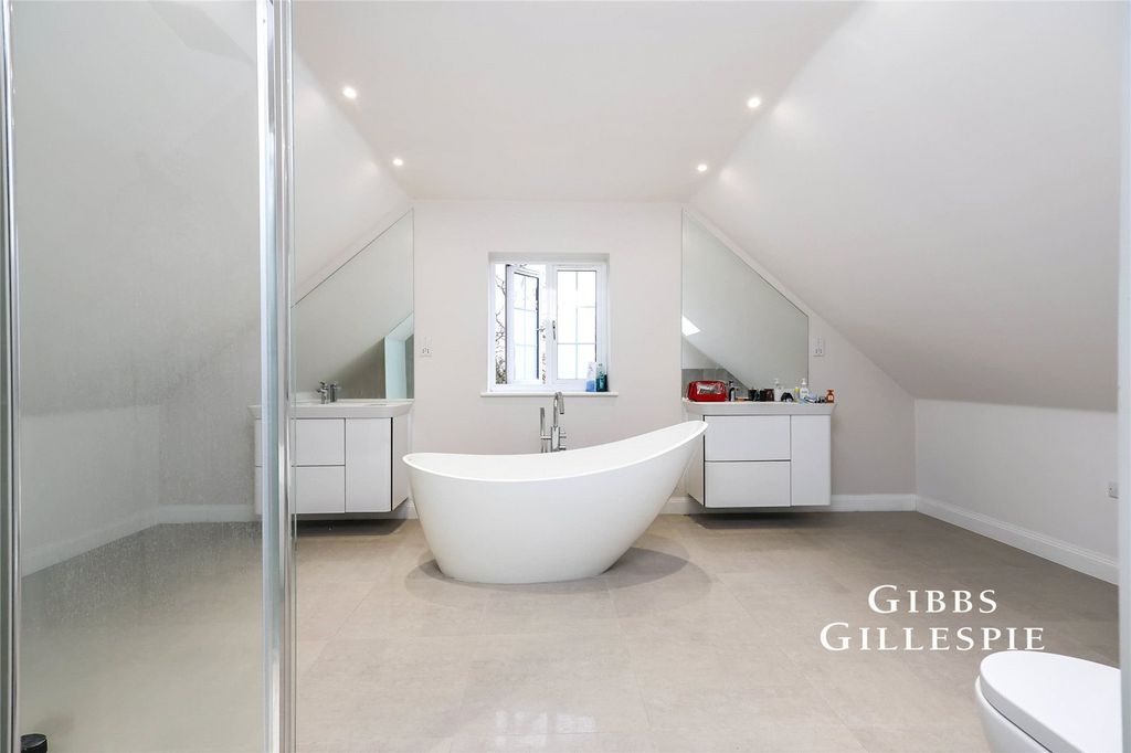 Property photo 1 of 10 Picture No. 02