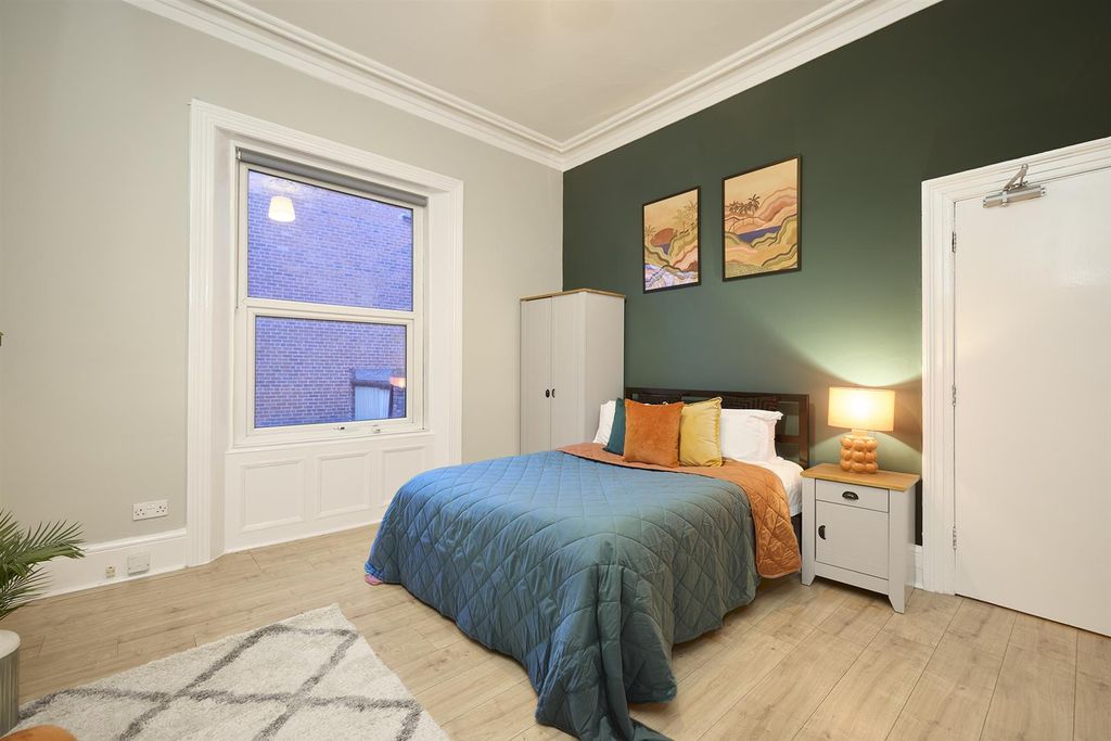 Property photo 3 of 10 College Grove Road 0007.Jpg