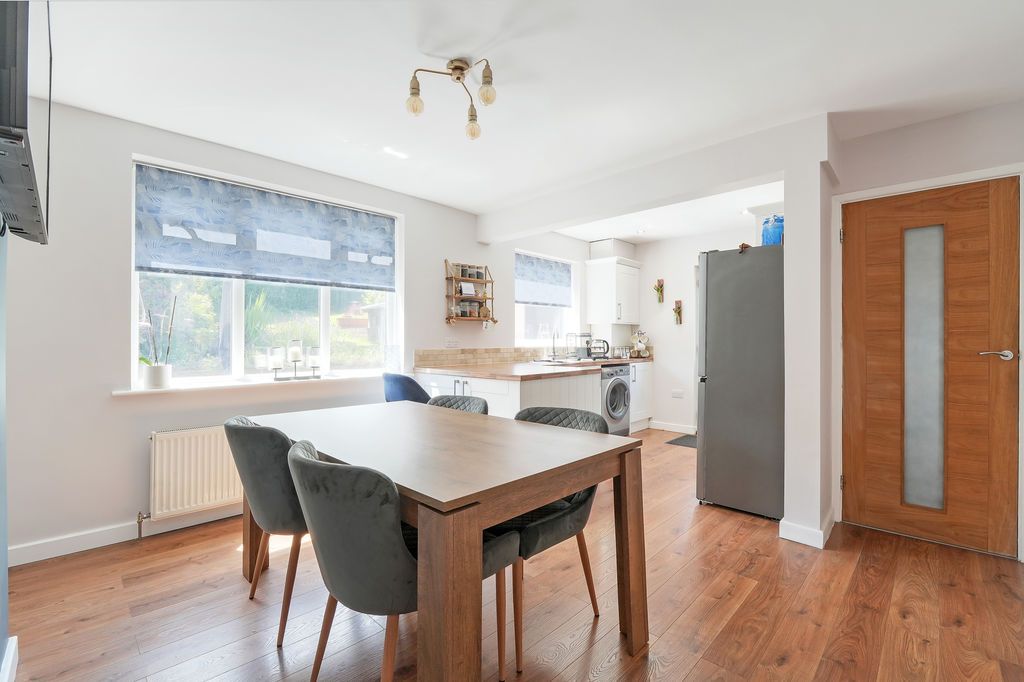 Property photo 2 of 30 Dining Kitchen