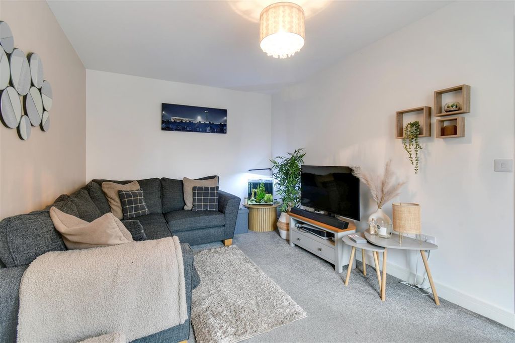 Property photo 2 of 15 Lounge