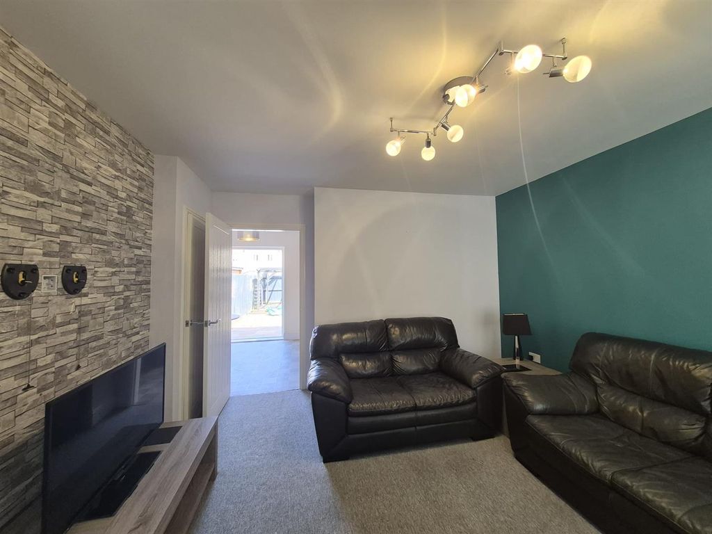 Property photo 2 of 14 Lounge.Jpg