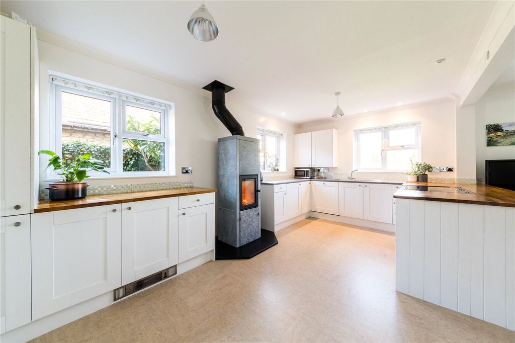 Property photo 3 of 28 Picture No. 01