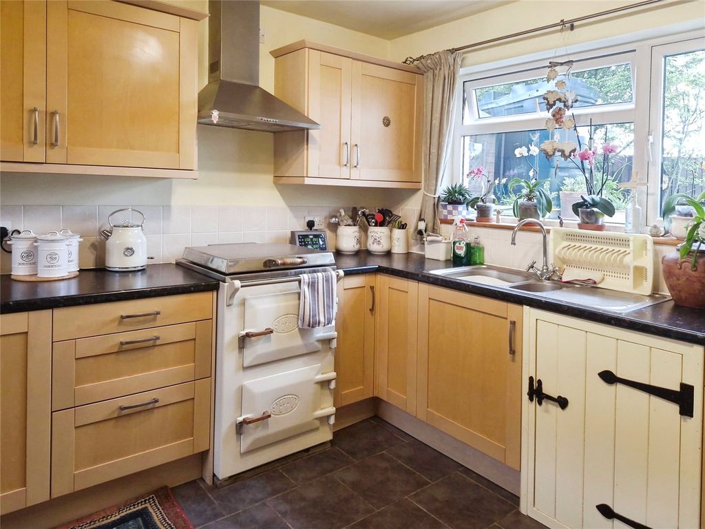 Property photo 2 of 27 Picture No. 48