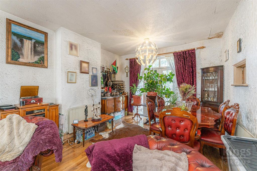 Property photo 3 of 18 Living Room
