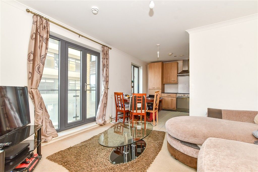 Property photo 3 of 9 Lounge/Diner