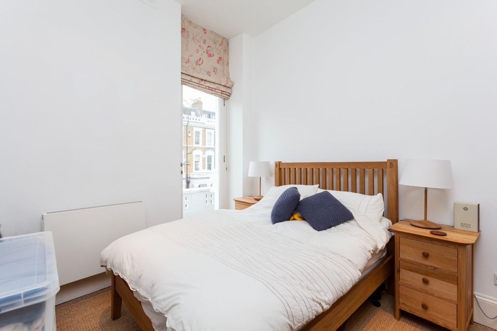 Property photo 2 of 5 Lettings Hammersmith Sinclair Road- Bedroom.Jpg