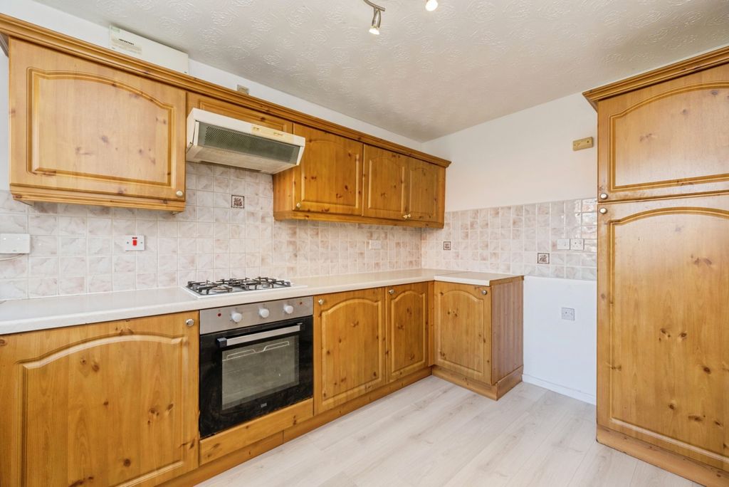 Property photo 3 of 18 Kitchen