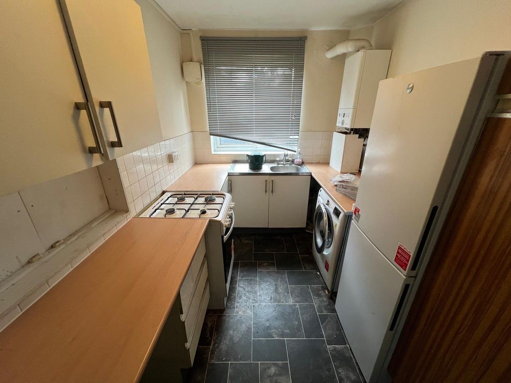 Property photo 3 of 27