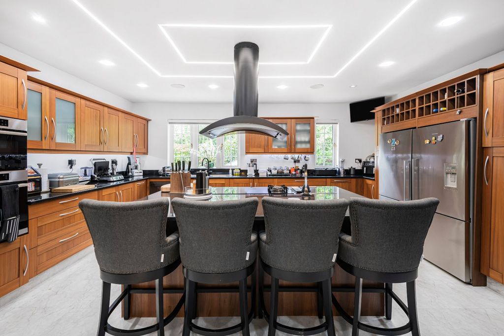 Property photo 3 of 32 Picture No. 34