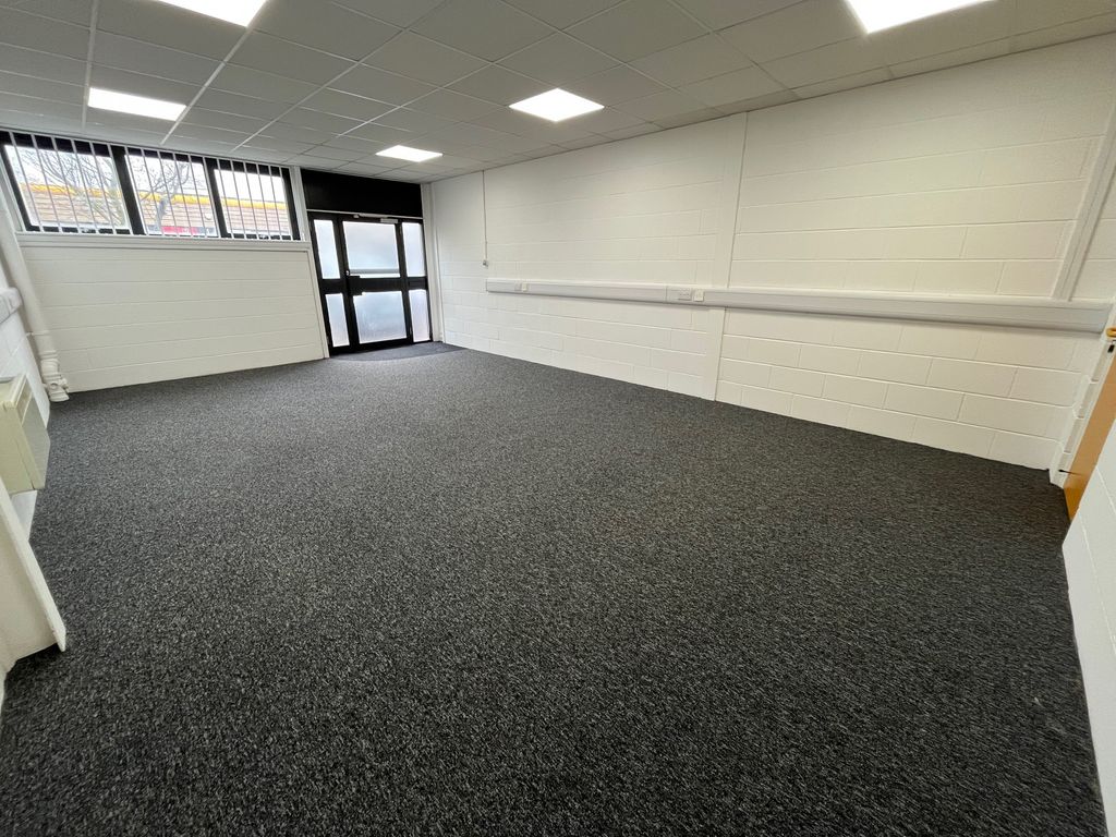 Property photo 2 of 11 B9 Available To Let