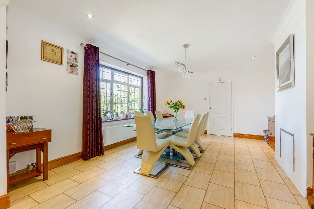 Property photo 2 of 25