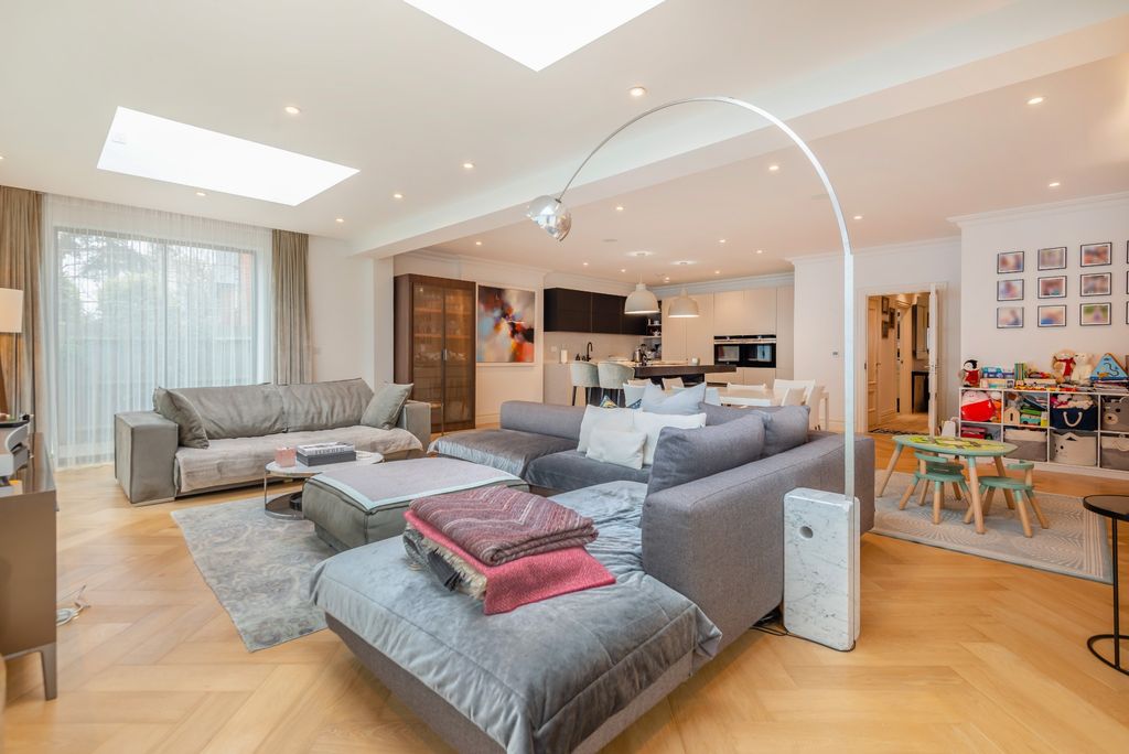 Property photo 3 of 22