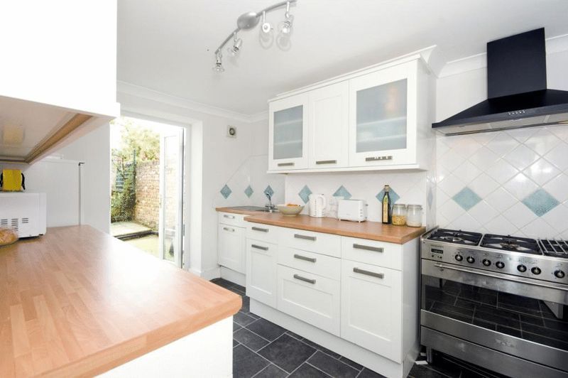 Property photo 2 of 6 Kitchen