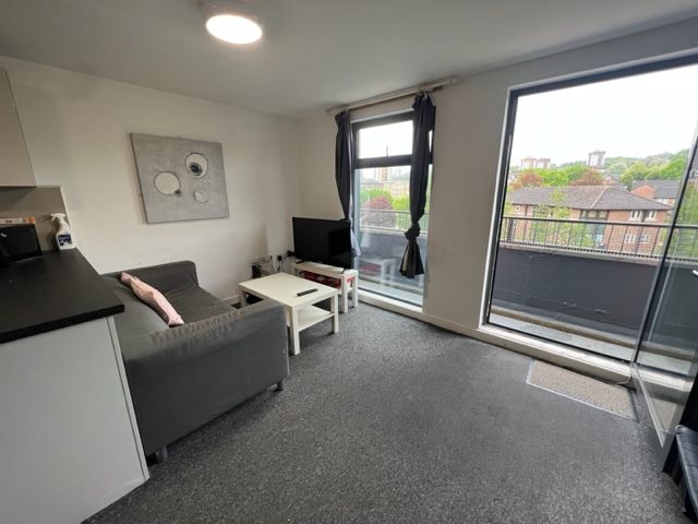 Property photo 1 of 13 Lounge